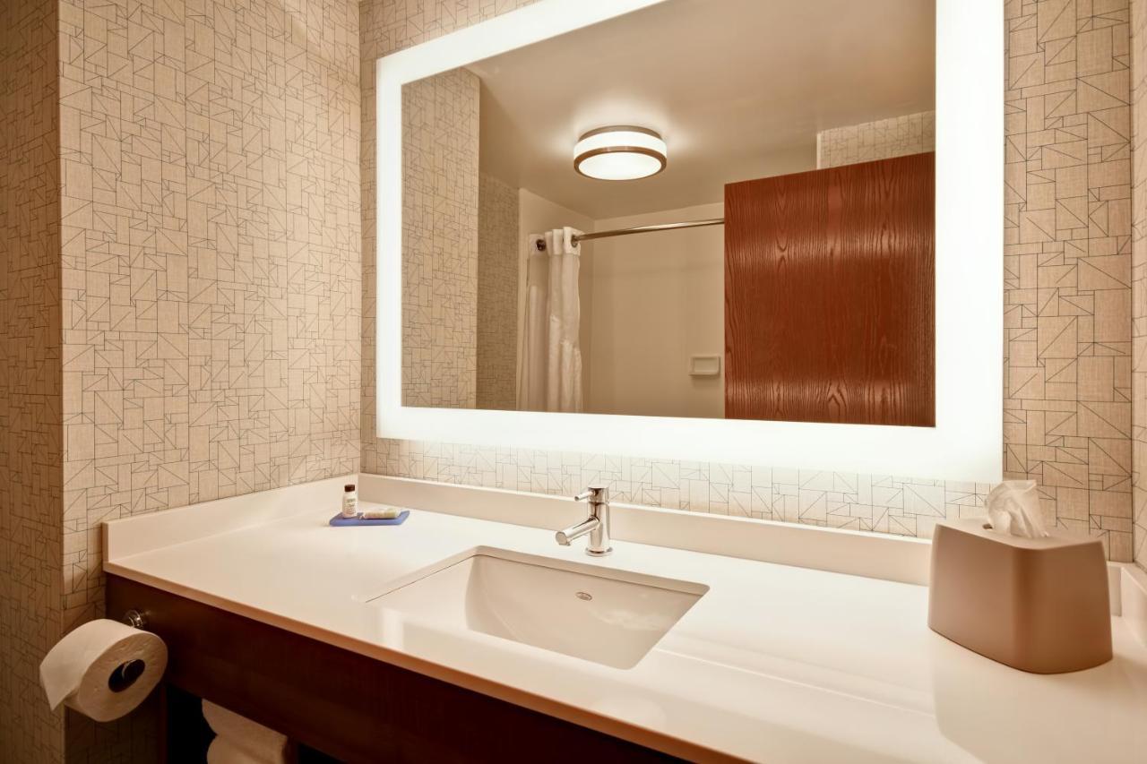 Holiday Inn Express Newport North - Middletown By Ihg Luaran gambar